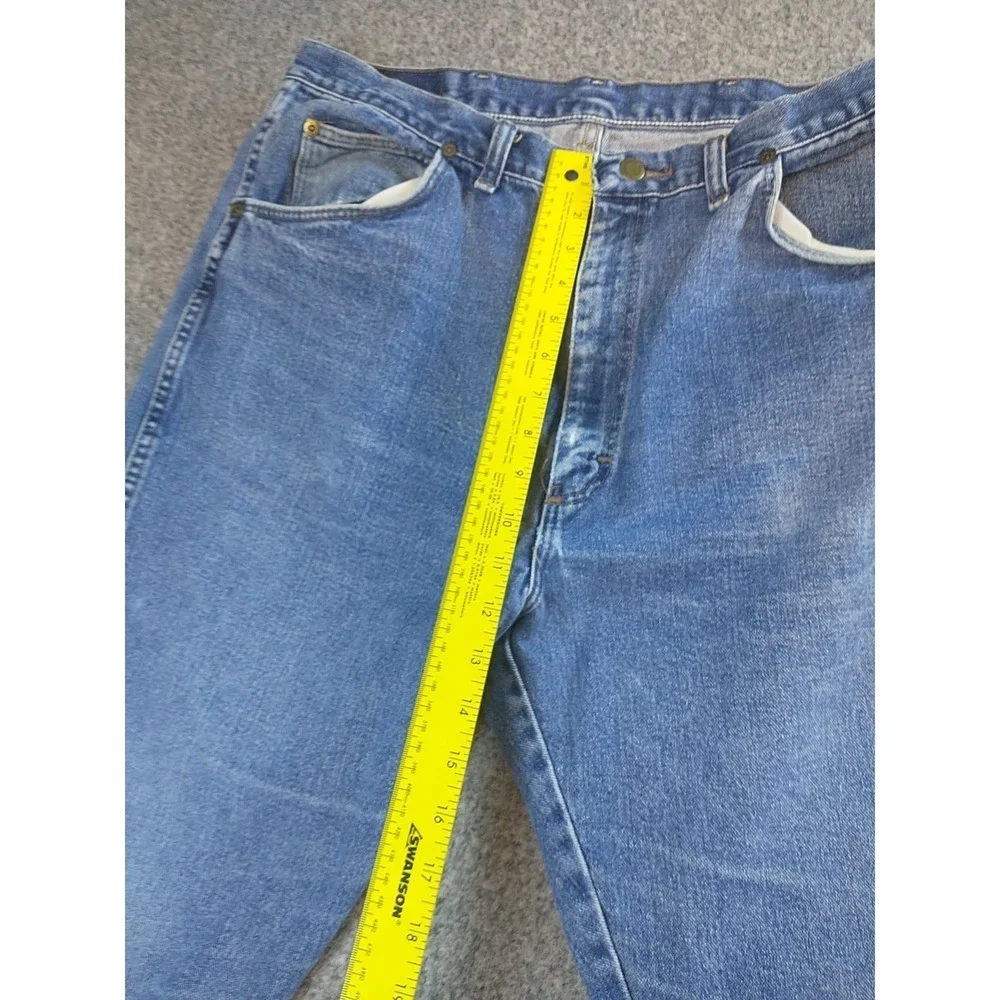 Wrangler Authentic Jeans Mens 36x32 Medium Wash Straight Leg Made in USA 97601MD